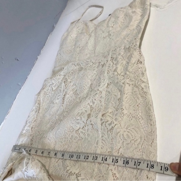 Fame and Partners Romantic rosettes long lace dress - Picture 13 of 15